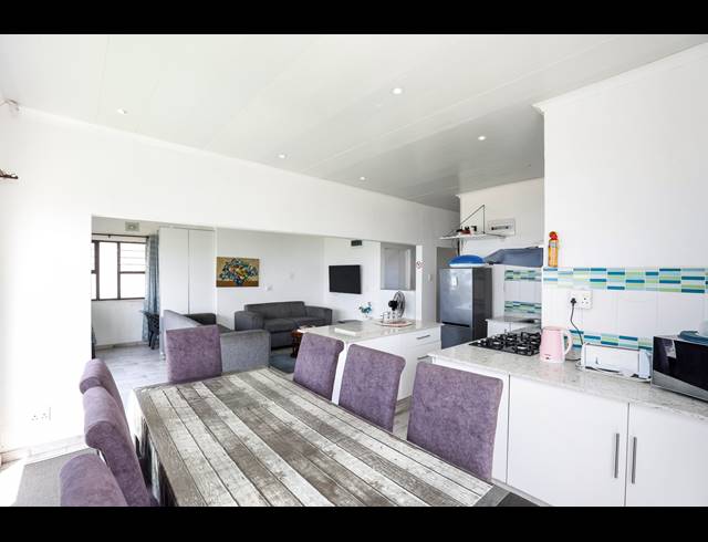 6 BEDROOM FREEHOLD FOR SALE IN BLUFF